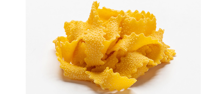 Pappardelle sbeccate perfette con la cacciagione e i sughi di carne